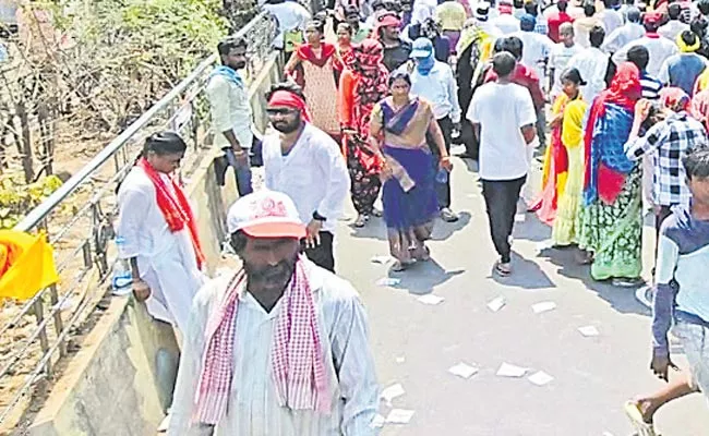   Pawan Kalyan Street Corner Meeting Utter Flop in Gudivada