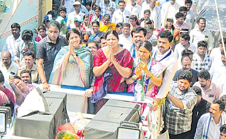 YS Bharathi Election Campaign in YSR District BTPalle