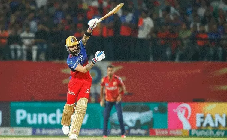 Virat Kohli becomes Rishabh Pant as he hits one handed six in IPL 2024