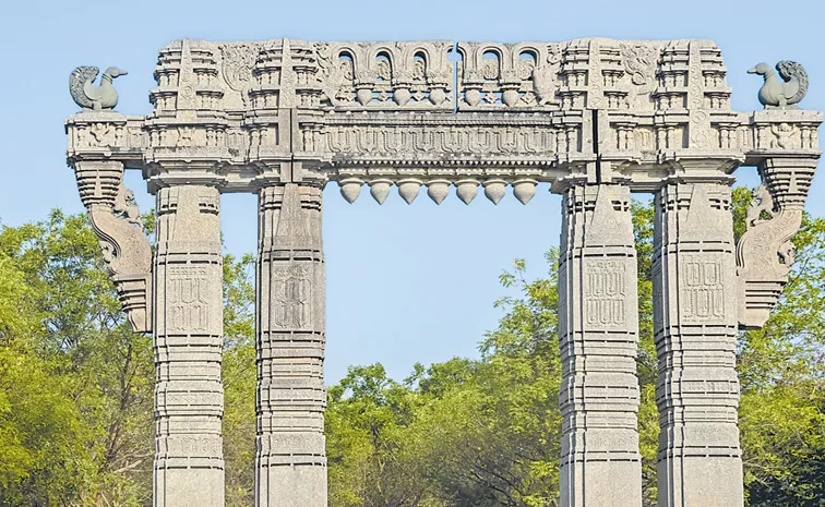 Triangle fight in Warangal