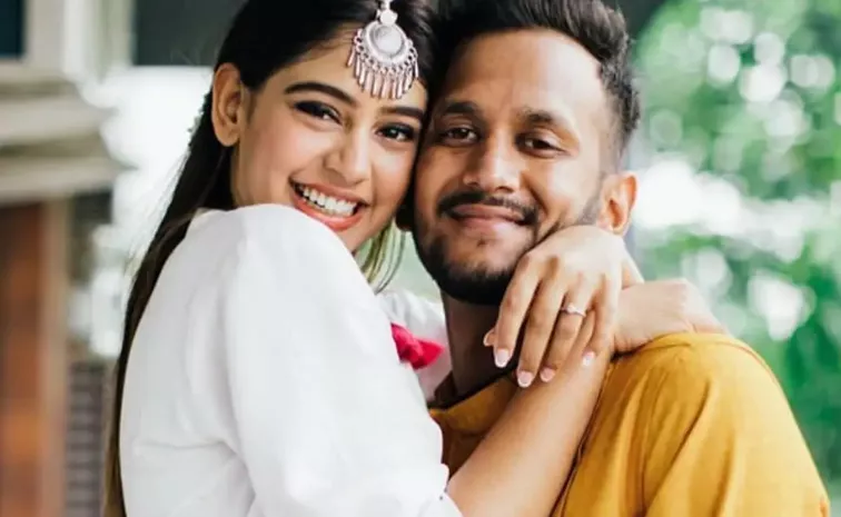 Actress Niti Taylor Divorce Rumours With Husband Parikshit