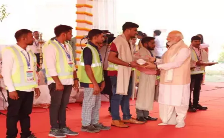 Transgenders, sanitation workers, labourers to attend To Modi oath ceremony