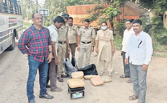 Vizianagaram RTC driver Caught Smugglers 