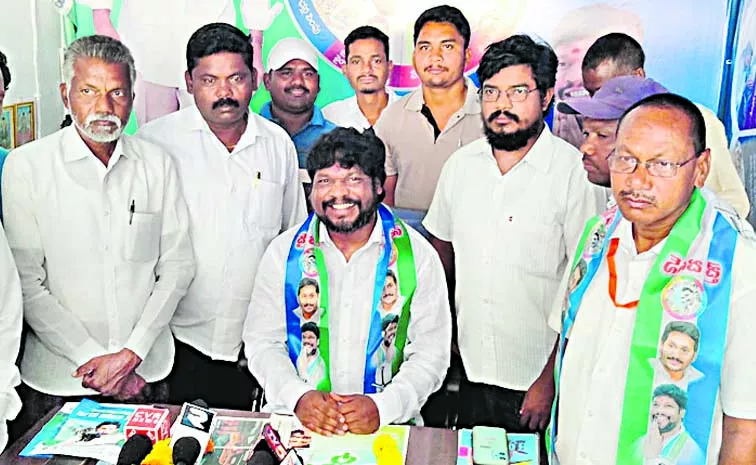 YSRCP MLA Matsyarasa Visweswara Raju Reaction On Party Change