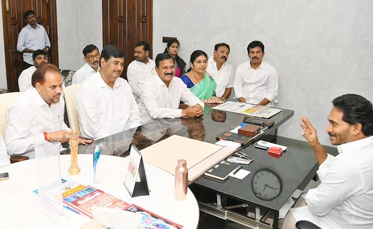 YSRCP Leaders Meets YS Jagan At Camp Office