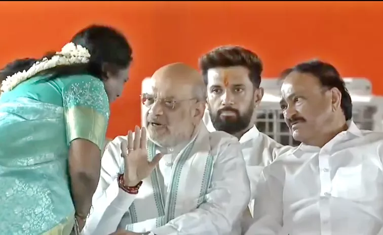 amit shah serious on tamilisai chandrababu oath ceremony at vijayawada