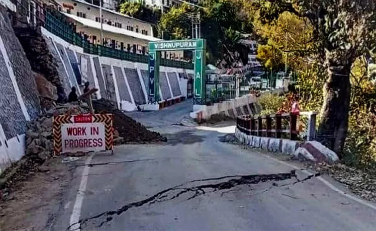 Joshimath Sinking Again Potholes in the Middle of the Highway