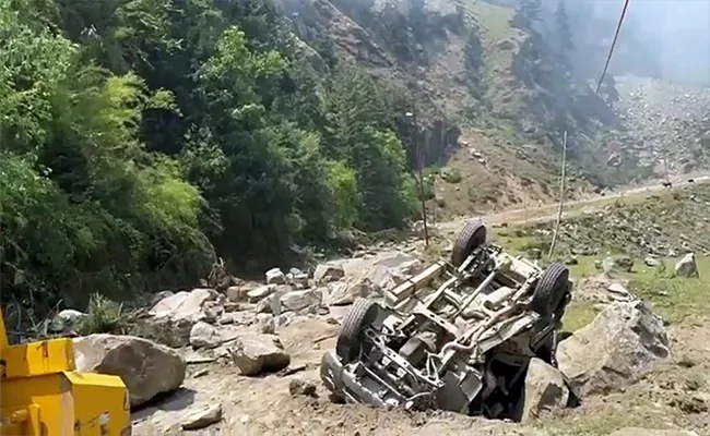 Three women dead, 24 injured as bus falls into gorge in Uttarakhand