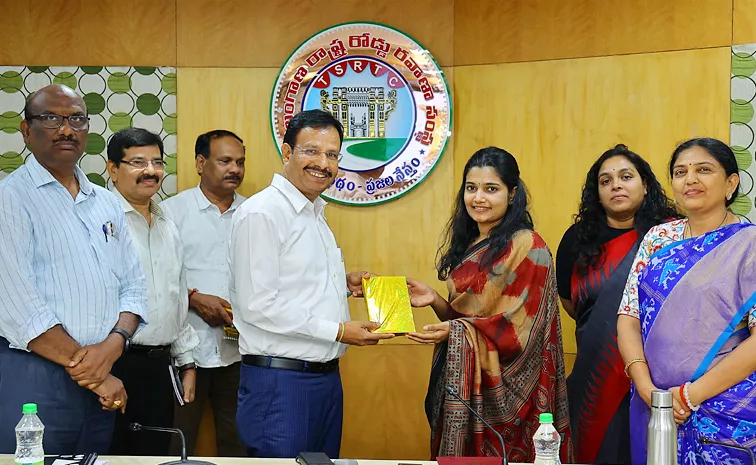 Ias Trainees Visiting Bus Bhavan Hyderabad