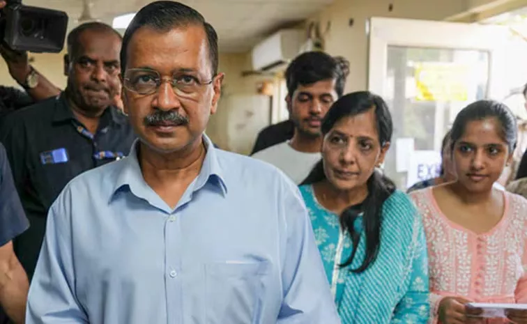 Delhi hc directs Sunita Kejriwal delete Kejriwal court video from social media