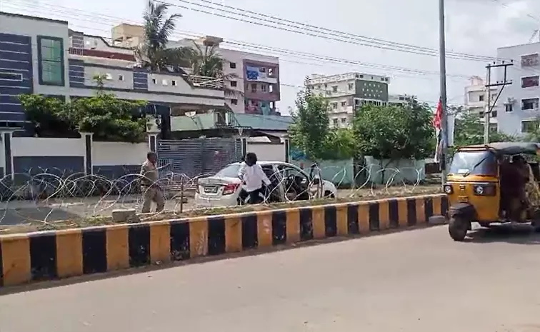 Tdp,janasena Activists Attack On Jogi Ramesh House