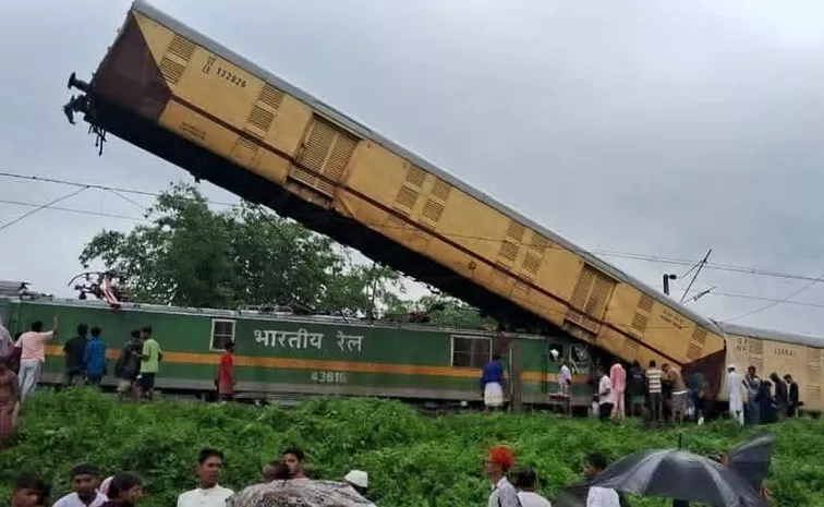 West Bengal: Goods train rams into Kanchenjunga Express Updates