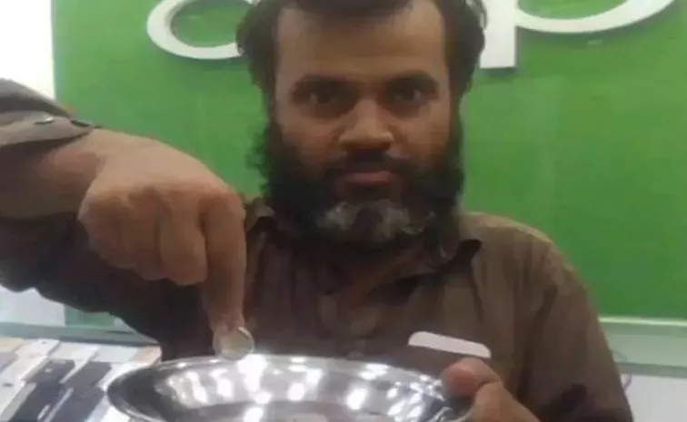 Pakistan richest beggar who has insurance of Rs 1 crore