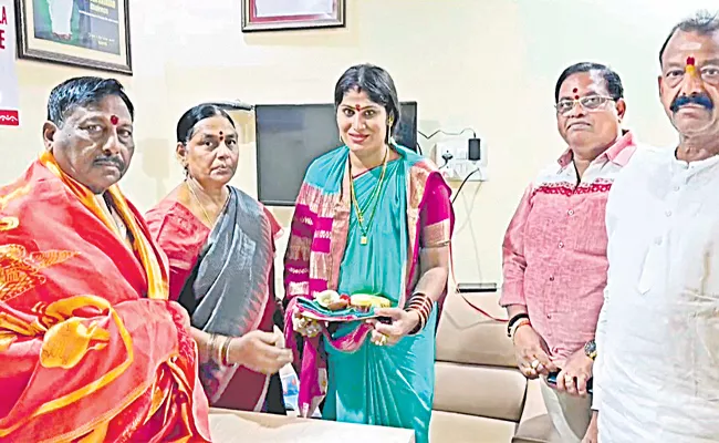 Jogini Nisha Kranthi Bonam at Golconda Bonalu 