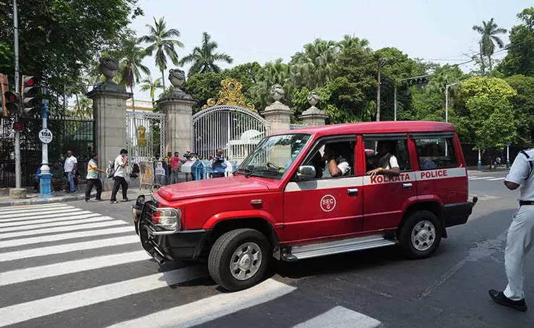 Bengal Governor orders on-duty personnel of Calcutta Police to immediately vacate Raj Bhavan