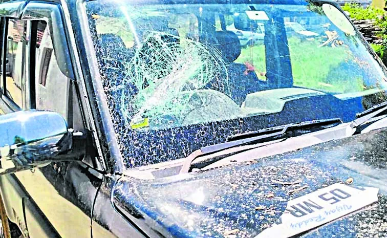 TDP Goons Attacks On Penumuru YSRCP Leaders Vijay Kumar House