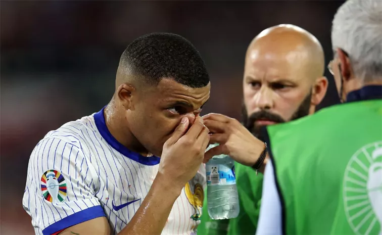  Kylian Mbappe suffers nose injury in Frances win over Austria