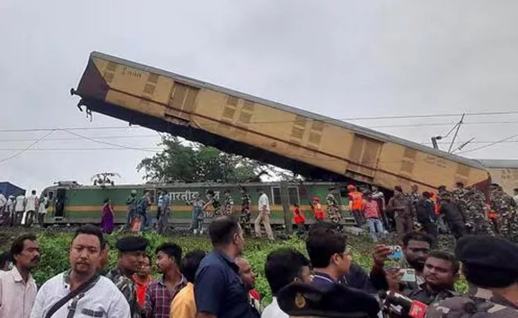 Kanchanjunga Express  train Crash Tragedy  West Bengal Updates