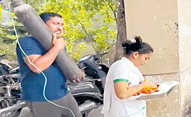 Father carrying oxygen cylinder from KGH gynecic ward