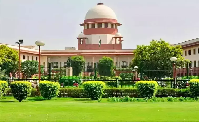 Supreme Court halts all NEET cases in High Courts