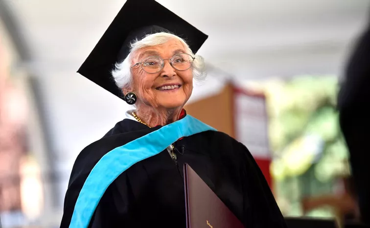 Adorable grandma receives Stanford University Master degree  At the age of 105