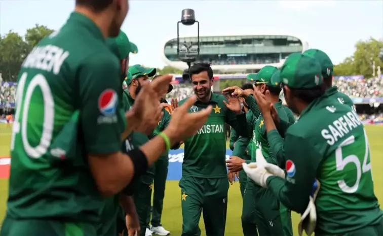 Shoaib Malik Makes Himself Available For ICC Champions Trophy