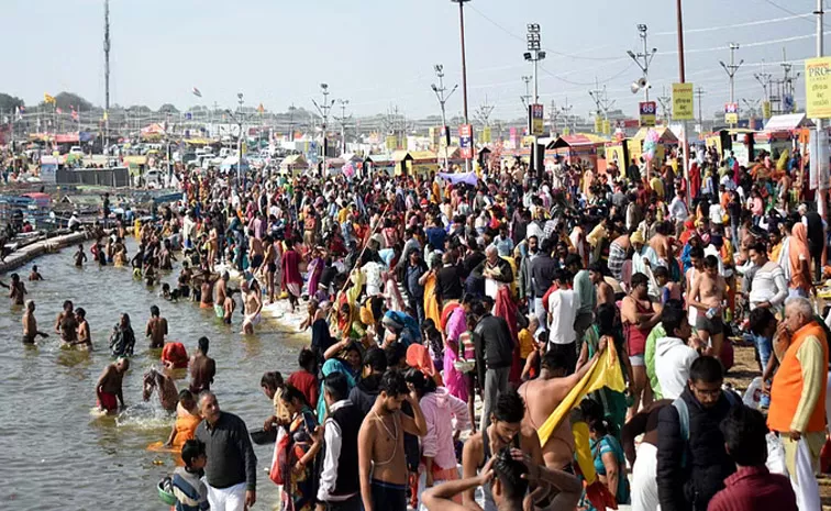 Lakhs of Devotees Took Bath in Saryu