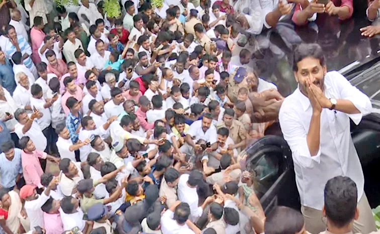 YS Jagan Meets Party Activists And Normal People At Pulivendula