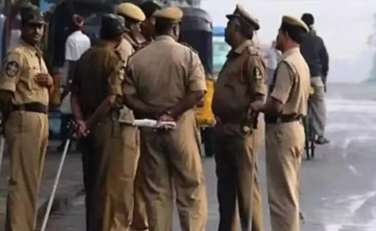 UP Police officer demoted to constable over Illegal Affair with lady cop