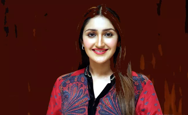 sayyeshaa saigal reentry to Movies