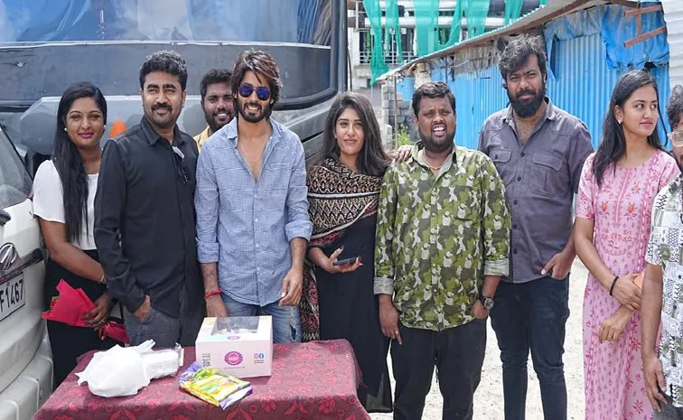 Bigg Boss Amardeep Congratulates By Movie Team at Shooting Set