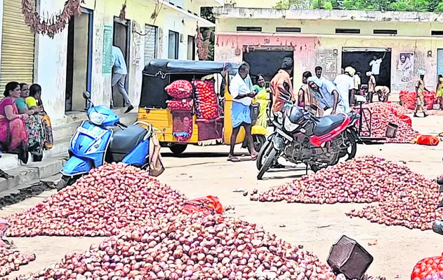 పెరిగిన ఉల్లి ధర 