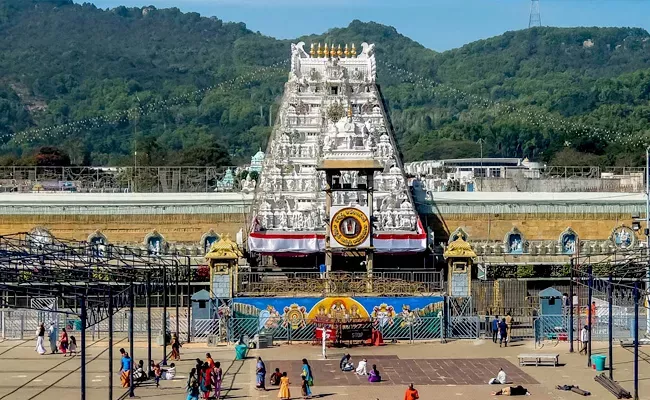 The Rush Of Devotees Continues In Tirumala