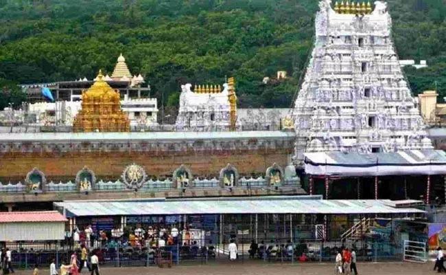 Huge Devotees Rush At Tirumala