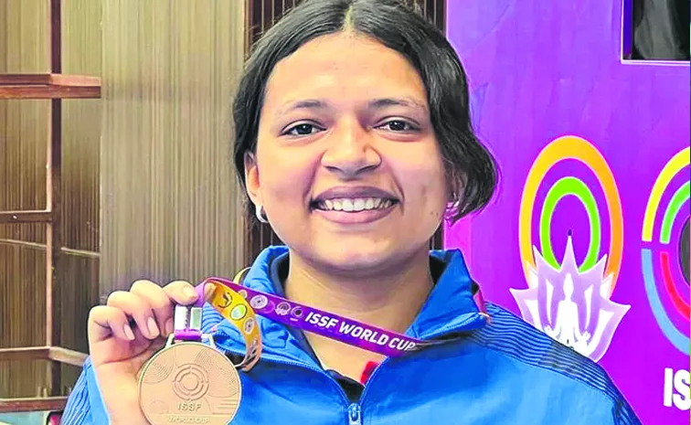 Bronze for Shooter Sift Kaur