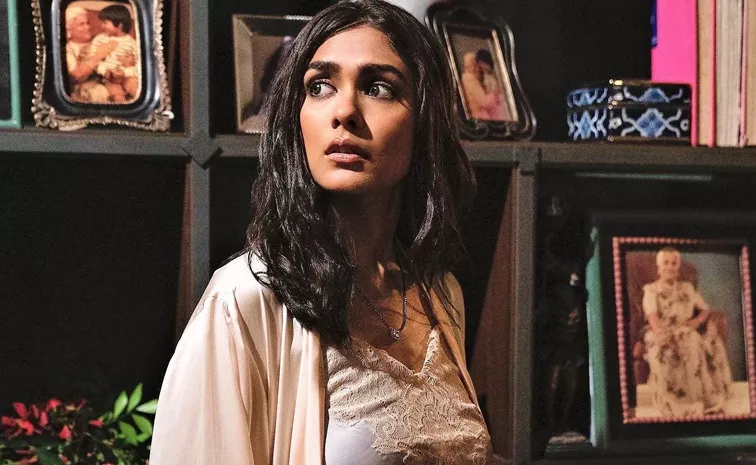 Mrunal Thakur Talks For Kanchana 4 Movie