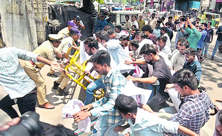 Students protest under the auspices of SFI and AISF