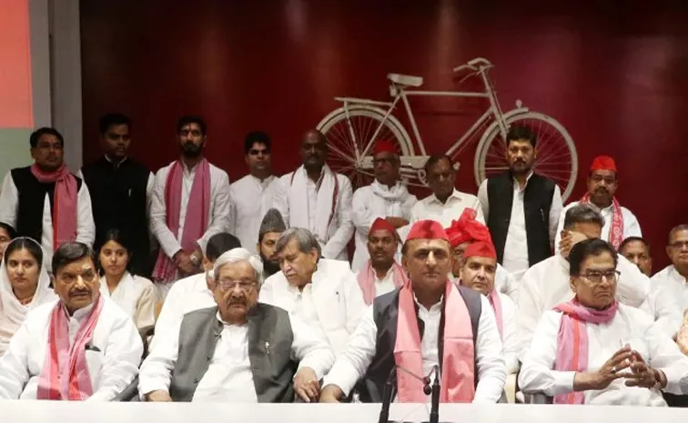 Akhilesh to lead SP in Lok Sabha