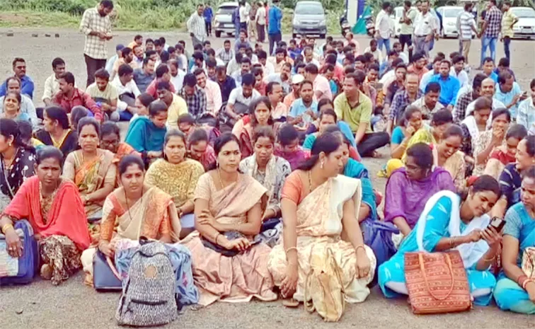 gurukula tribal welfare outsourcing teachers protest at cm chandrababu home undavalli