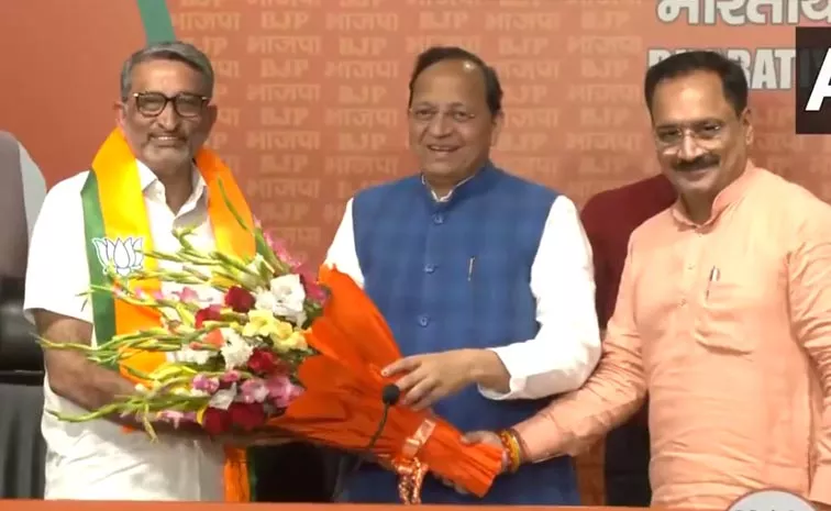 AAP MLA Kartar Singh Tanwar Joins In BJP At Delhi