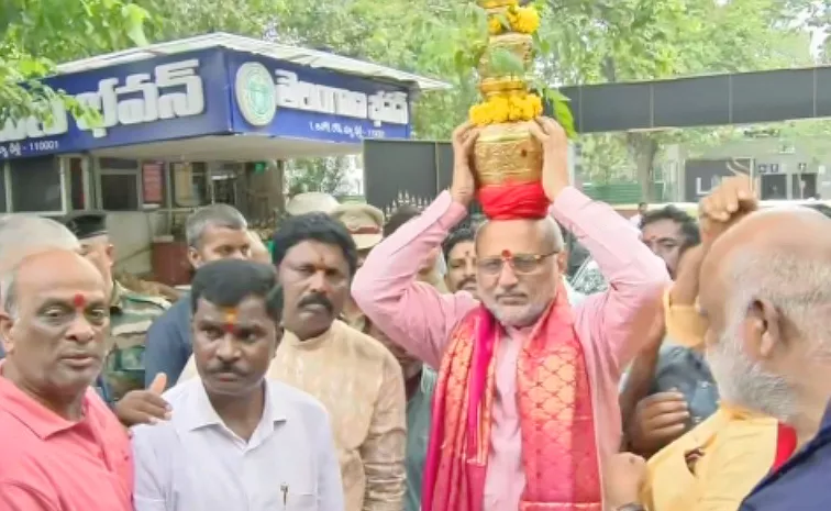 Governor CP Radha Krishnan Participated in Bonalu Festival