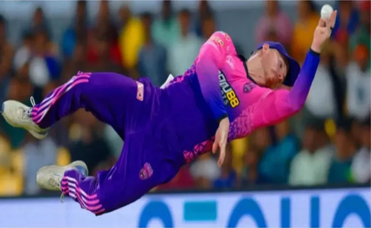 Acrobatic Fielding Effort From Glenn Phillips Erupts Crowd In LPL Vs Dambulla Sixers