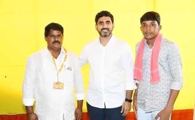 Jagan Stone Pelting Case Accused Satish Met Minister Nara Lokesh