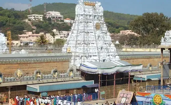 Huge Devotees Rush At Tirumala