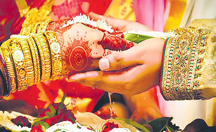 India Wedding Industry: Big fat Indian wedding drives 130 billion dollers industry