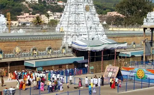 Rush of Devotees Continues in Tirumala