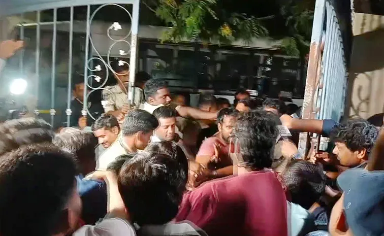 Job Aspirants unemployed Protest At chikkadpally Central Library, Arrest