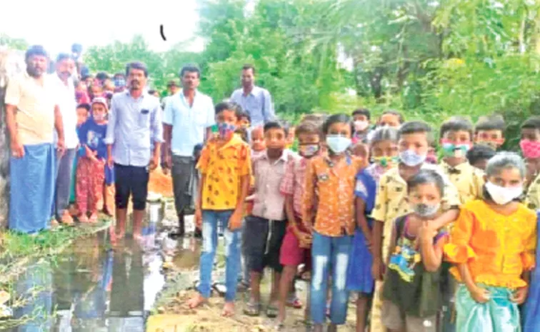 Students And Leaders Of Village Protesting For Better Roads For School