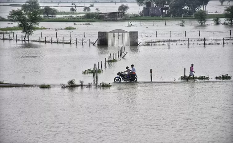 900 Villages in 20 Districts in up Affected by Floods