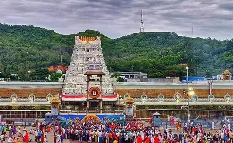 Continual Rush Of Devotees In Tirumala